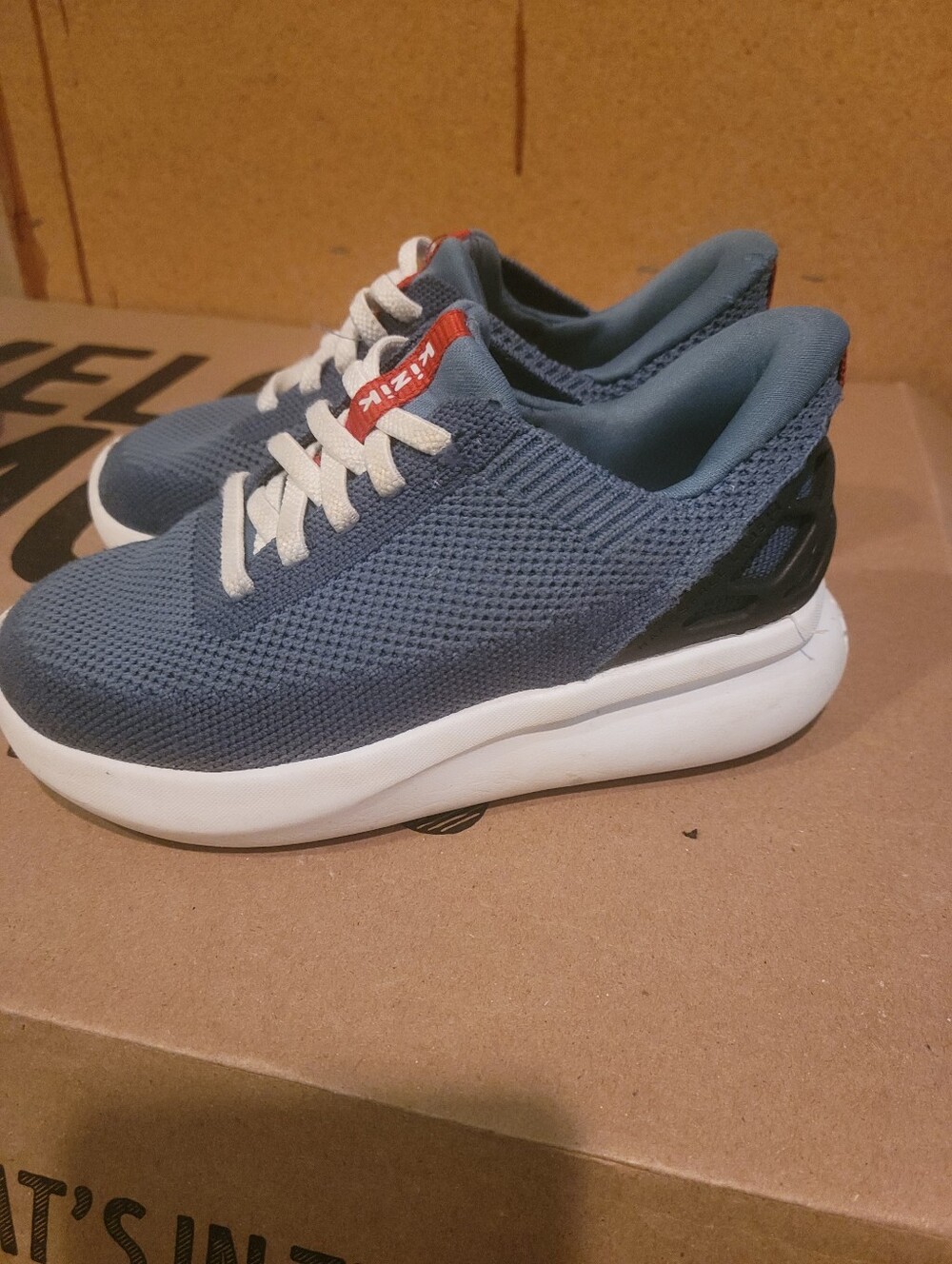 Kizik Athens Boys Sneakers Sz 10c